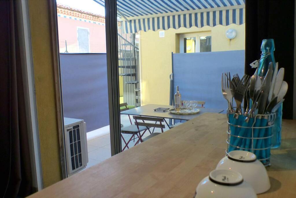 100 M De La Plage En Rdc Sanary-sur-Mer Extérieur photo